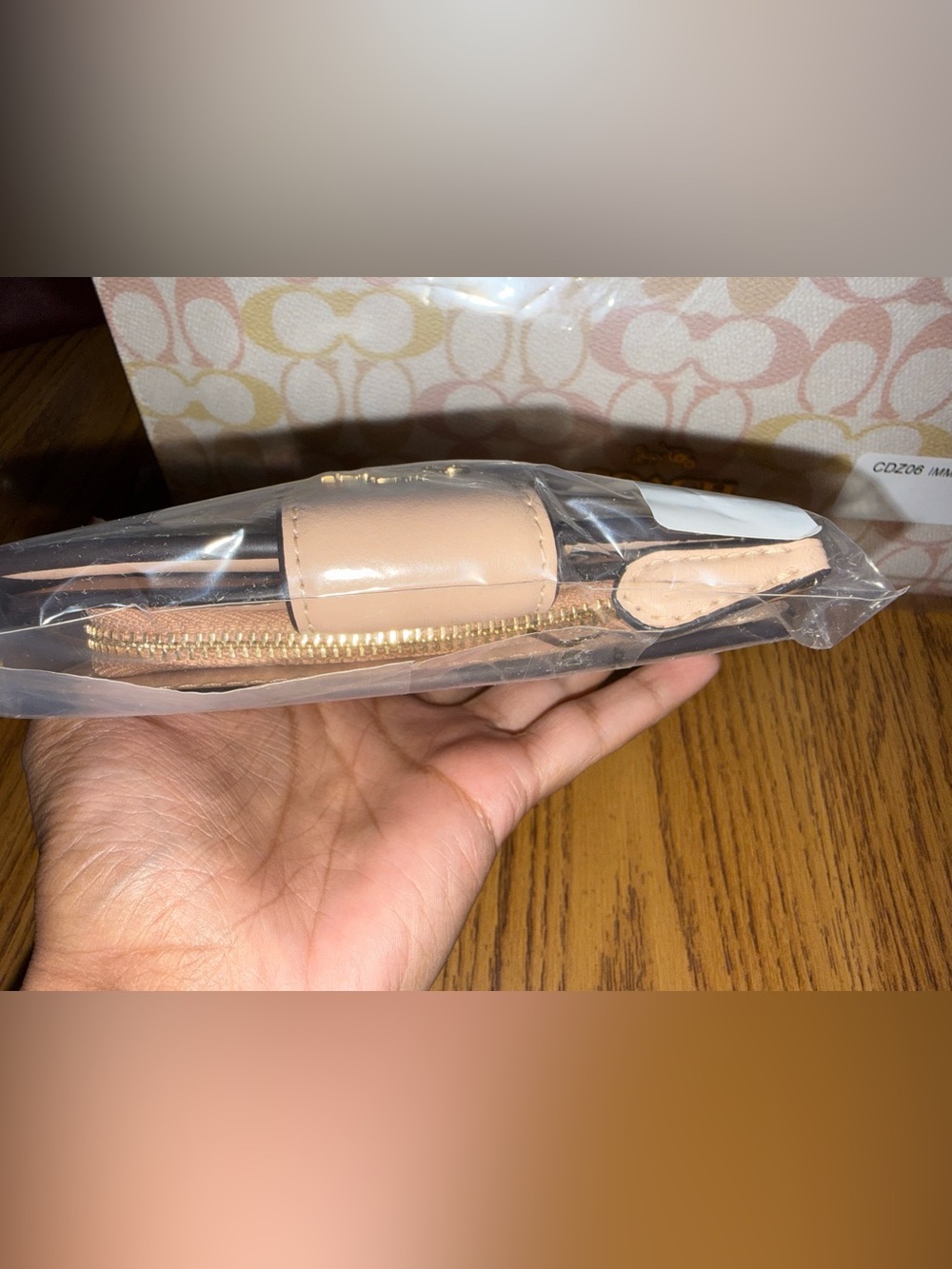 Coach Outlet Medium Corner Zip Wallet In Signature Canvas - Picture 5 of 10
